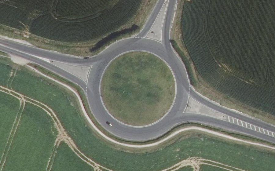 Vue aérienne du Rond-point anonyme n°165617622