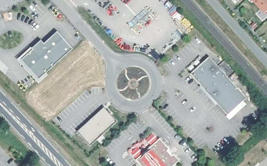 Vue aérienne du Rond-point anonyme n°165619375