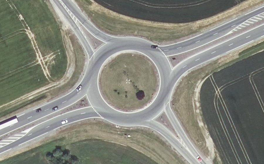 Vue aérienne du Rond-point anonyme n°16569601
