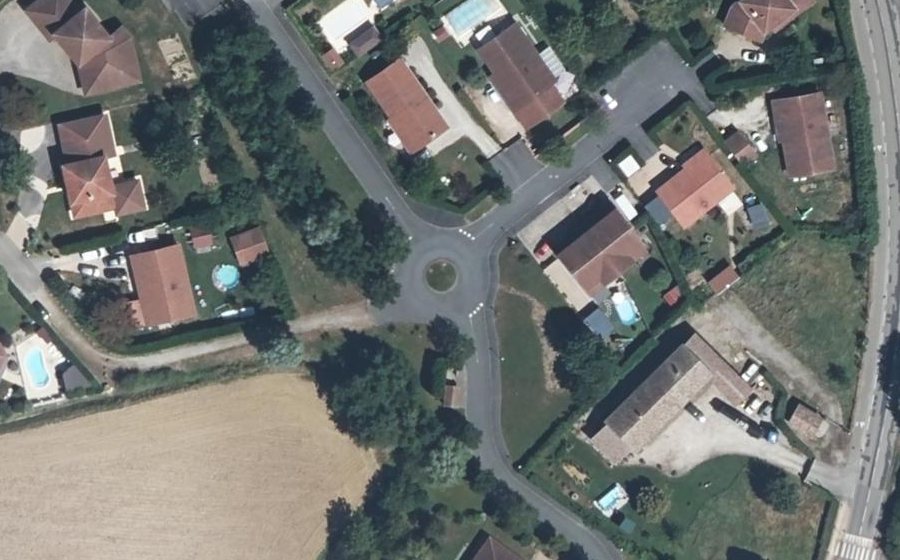 Vue aérienne du Rond-point anonyme n°165727004
