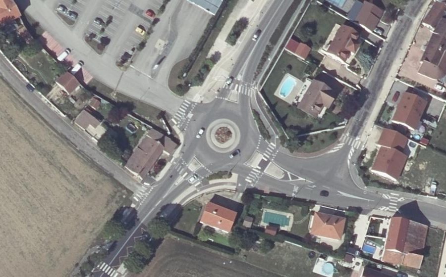Vue aérienne du Rond-point anonyme n°165820136