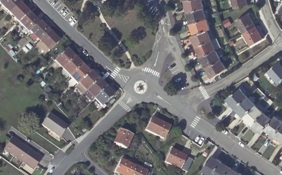 Vue aérienne du Rond-point anonyme n°165820162