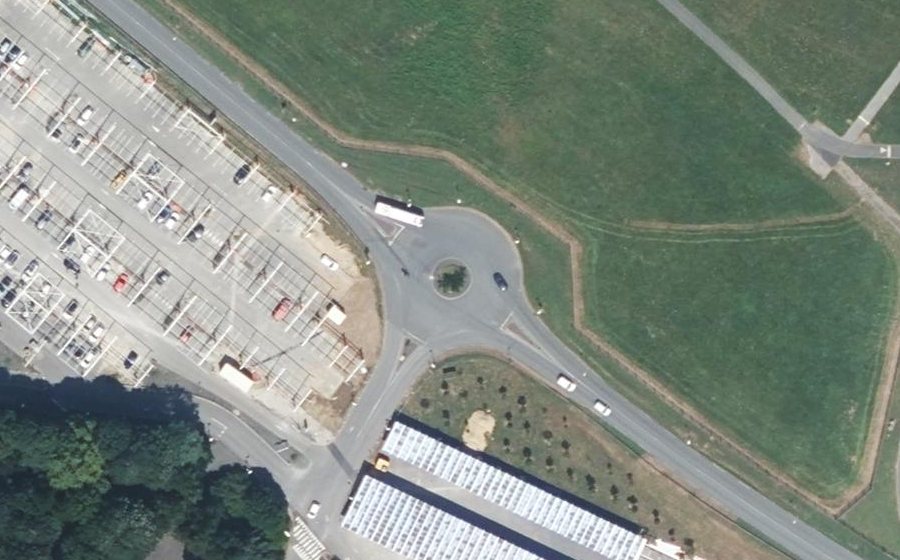 Vue aérienne du Rond-point anonyme n°165842875
