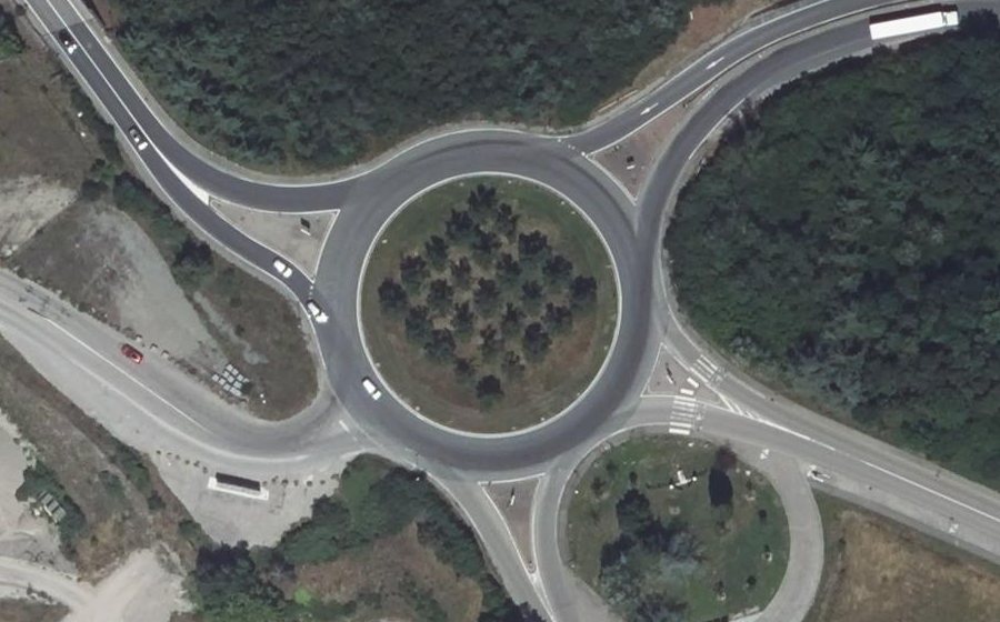 Vue aérienne du Rond-point anonyme n°16601919