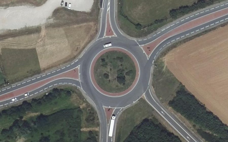 Vue aérienne du Rond-point anonyme n°16601943