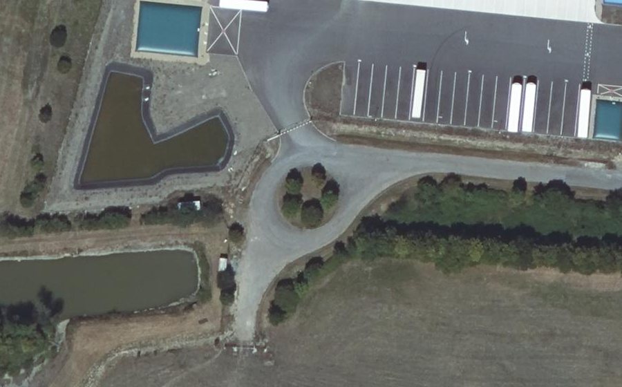 Vue aérienne du Rond-point anonyme n°166218148