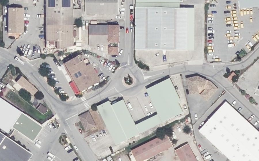 Vue aérienne du Rond-point anonyme n°166244820