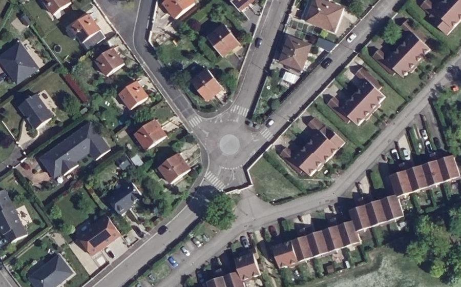 Vue aérienne du Rond-point anonyme n°166284039