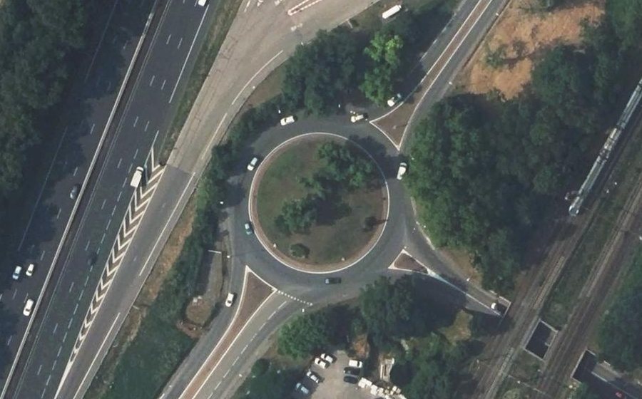Vue aérienne du Rond-point anonyme n°16629035
