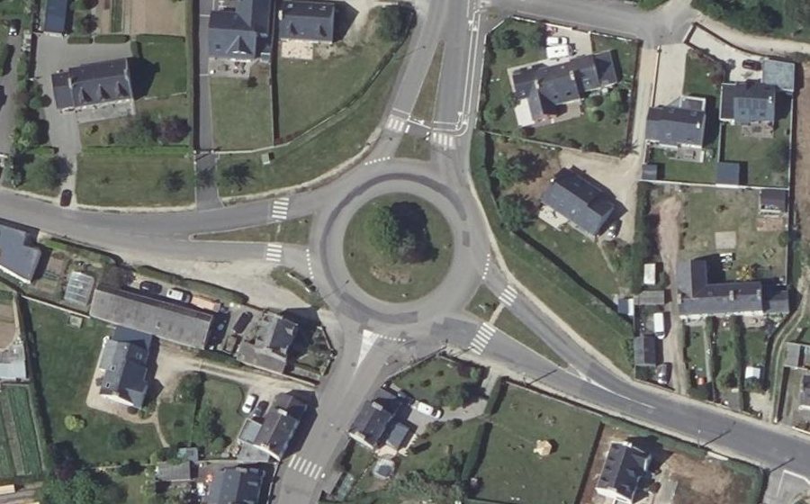 Vue aérienne du Rond-point anonyme n°166389991