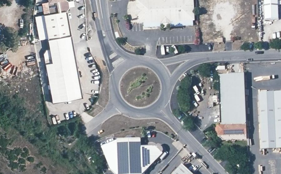 Vue aérienne du Rond-point anonyme n°166463231