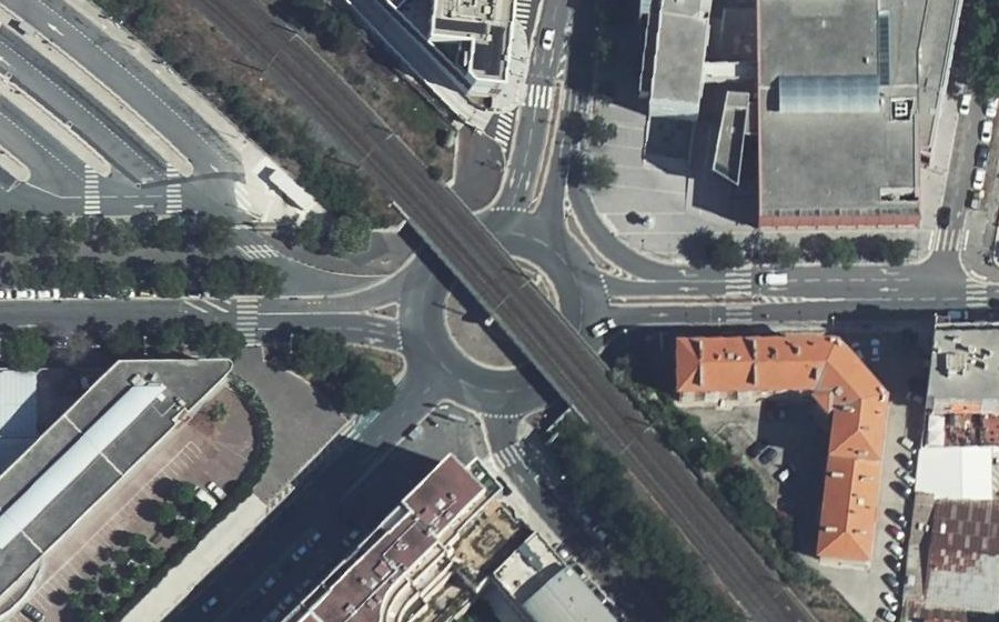 Vue aérienne du Rond-point anonyme n°166507663