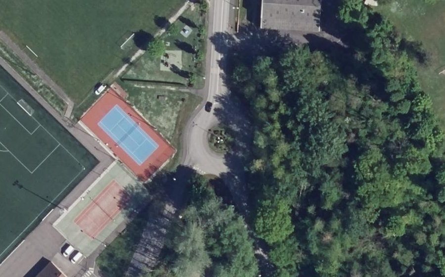 Vue aérienne du Rond-point anonyme n°166527058