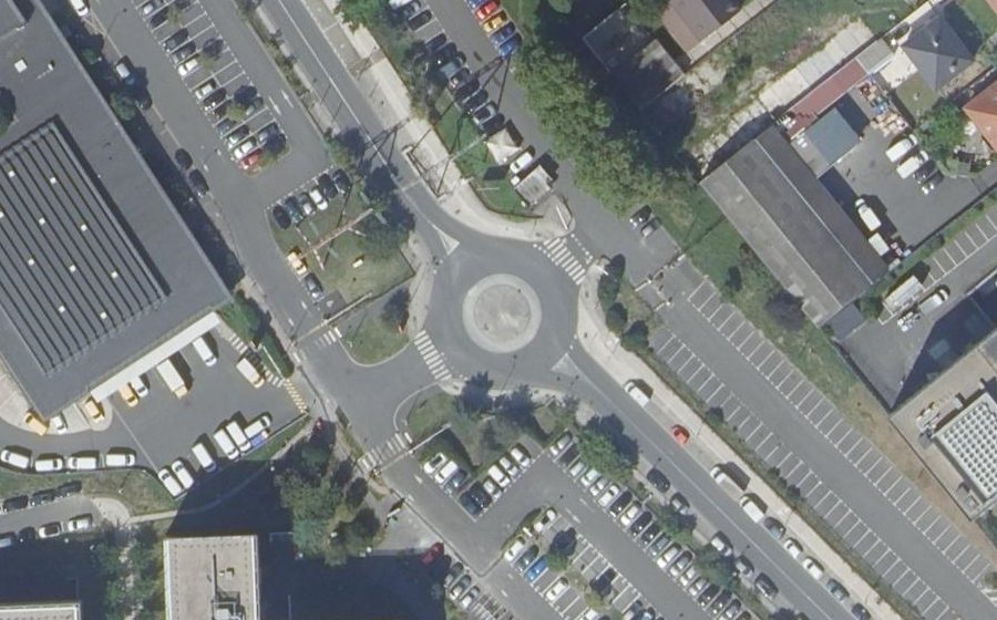 Vue aérienne du Rond-point anonyme n°166707800