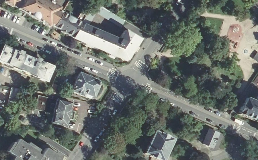 Vue aérienne du Rond-point anonyme n°166734381