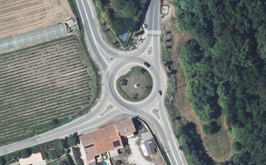 Vue aérienne du Rond-point anonyme n°166777777