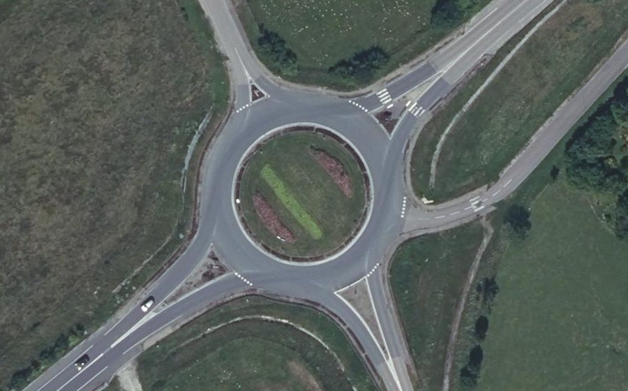 Vue aérienne du Rond-point anonyme n°167078809