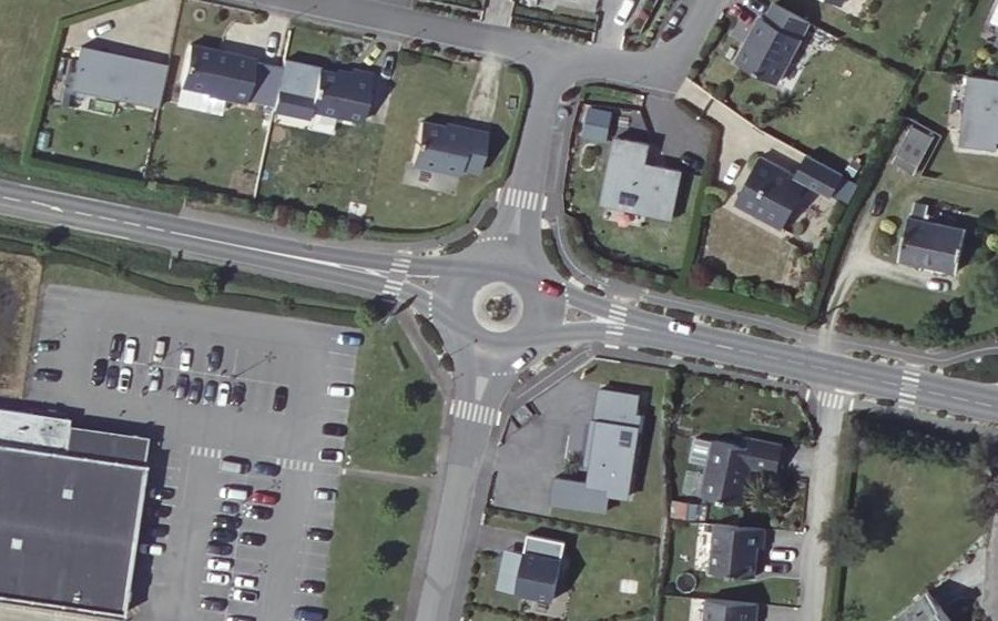 Vue aérienne du Rond-point anonyme n°167097883