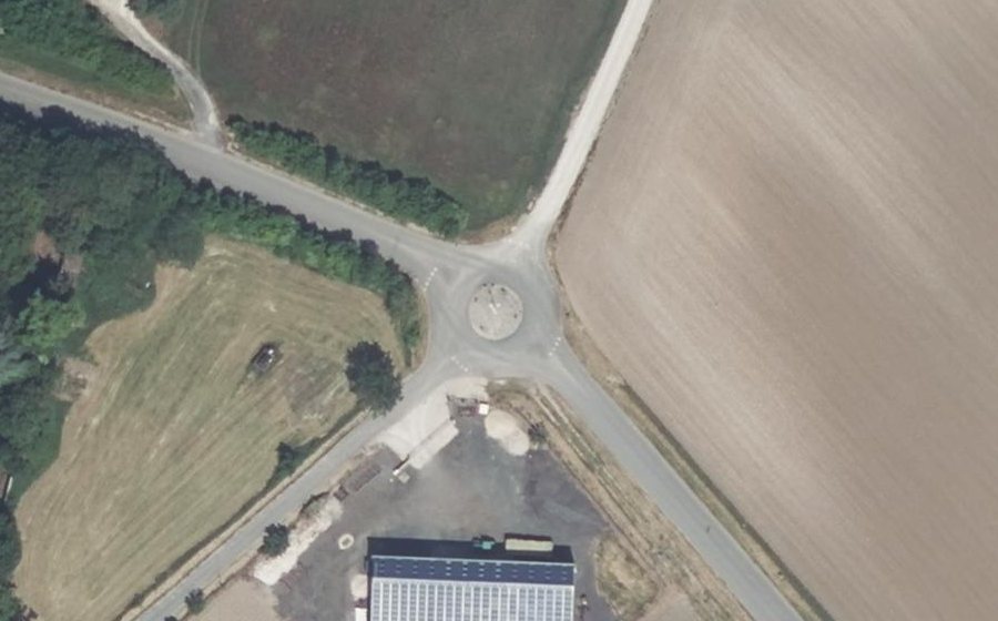 Vue aérienne du Rond-point anonyme n°167125129