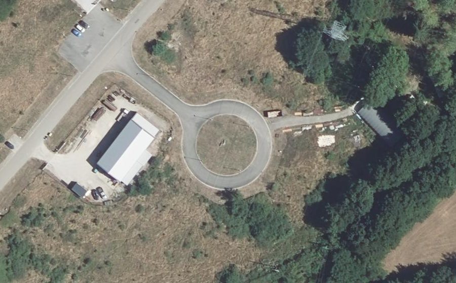 Vue aérienne du Rond-point anonyme n°167194462