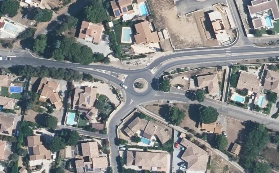 Vue aérienne du Rond-point anonyme n°167322475