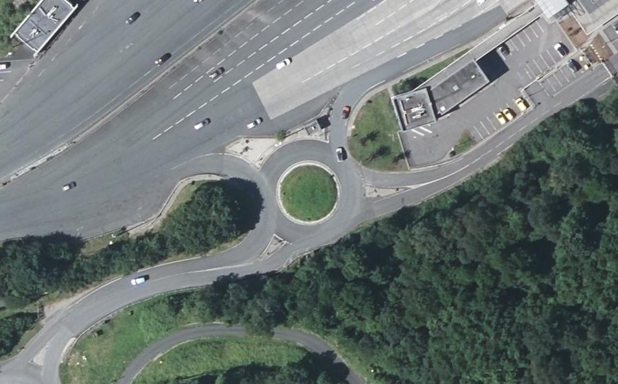 Vue aérienne du Rond-point anonyme n°167386949