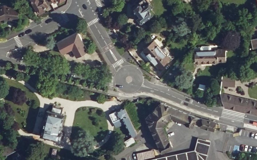 Vue aérienne du Rond-point anonyme n°167449129