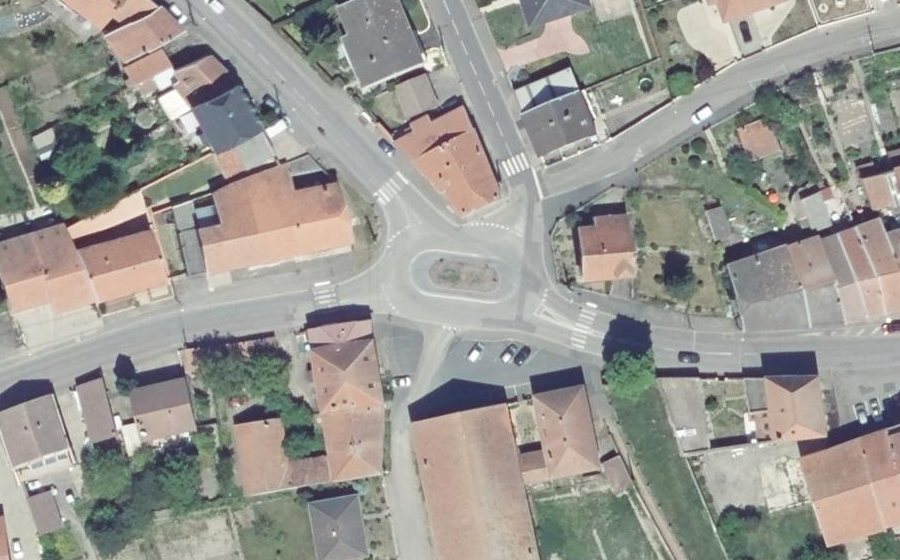 Vue aérienne du Rond-point anonyme n°167486367