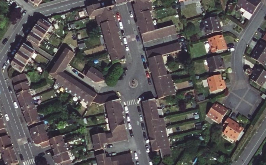 Vue aérienne du Rond-point anonyme n°167514384