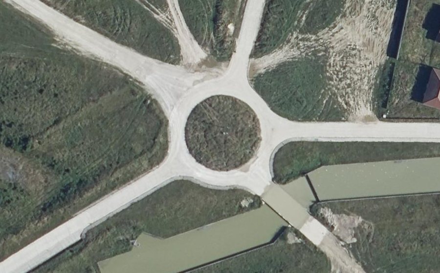 Vue aérienne du Rond-point anonyme n°167530095