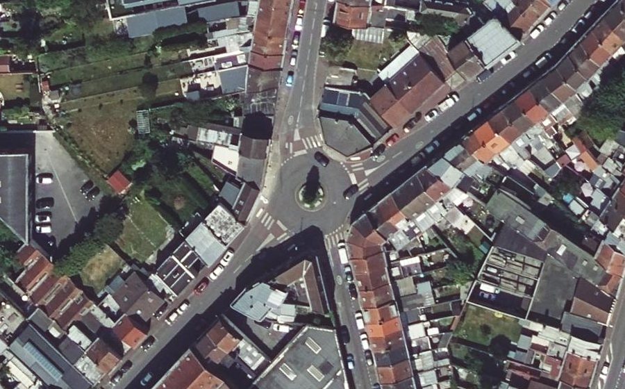 Vue aérienne du Rond-point anonyme n°167617062
