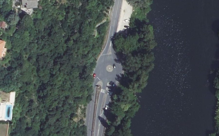Vue aérienne du Rond-point anonyme n°167631422