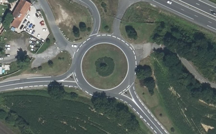 Vue aérienne du Rond-point anonyme n°16763646
