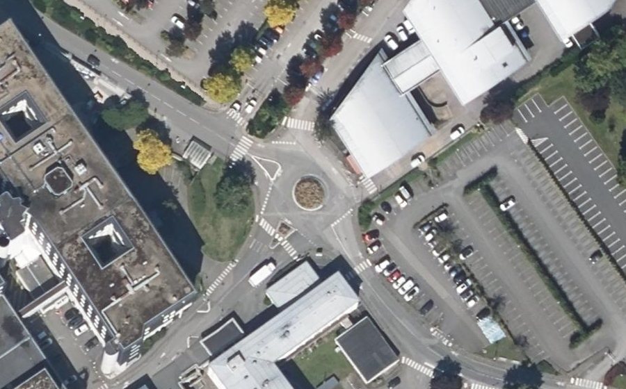 Vue aérienne du Rond-point anonyme n°167651167