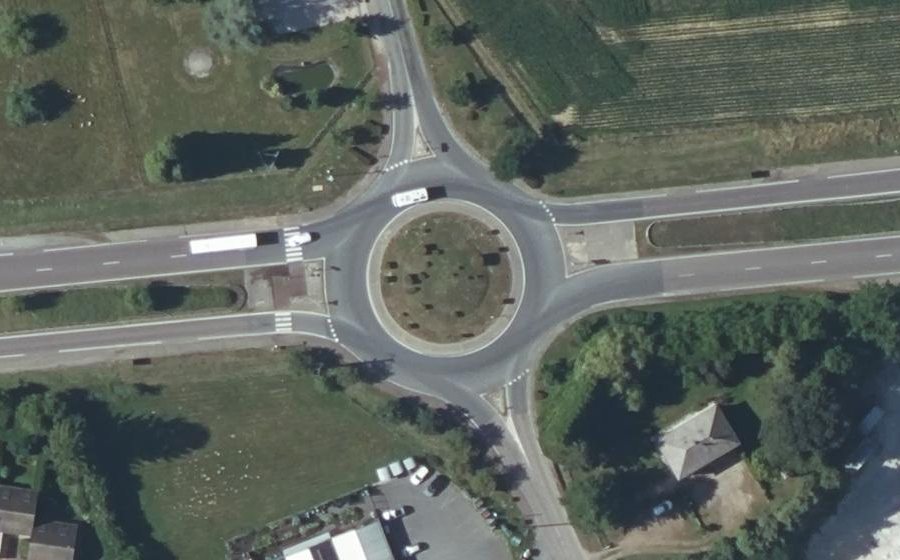 Vue aérienne du Rond-point anonyme n°16775468