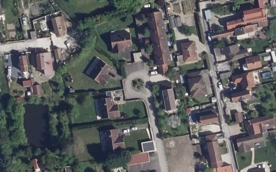 Vue aérienne du Rond-point anonyme n°167788965