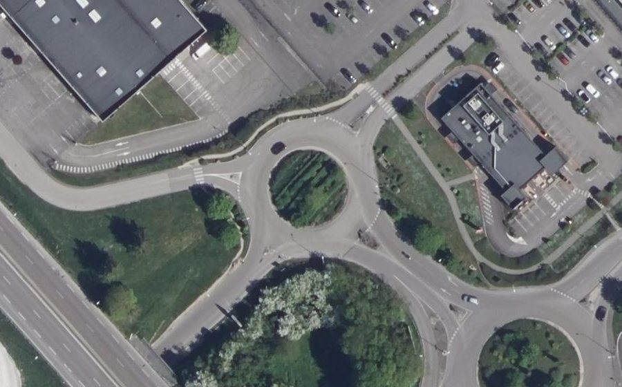 Vue aérienne du Rond-point anonyme n°167905431