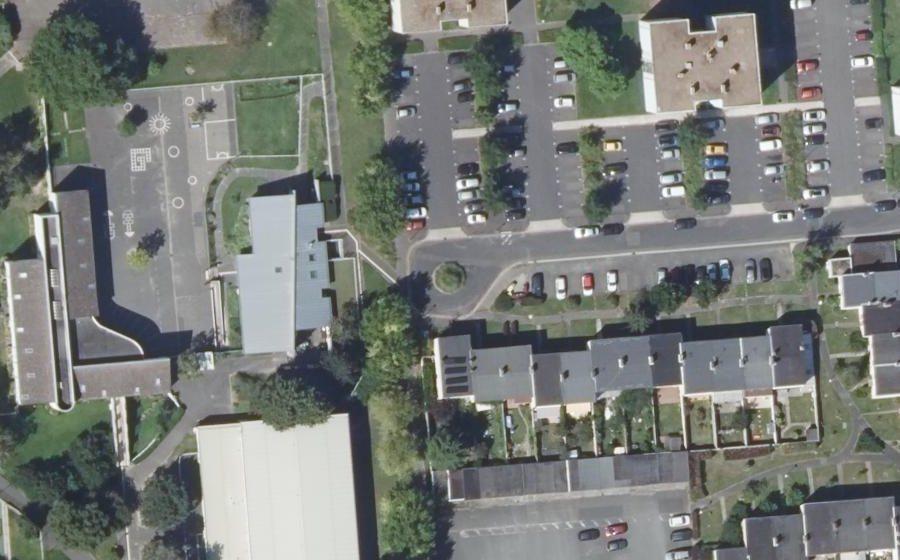 Vue aérienne du Rond-point anonyme n°167979840