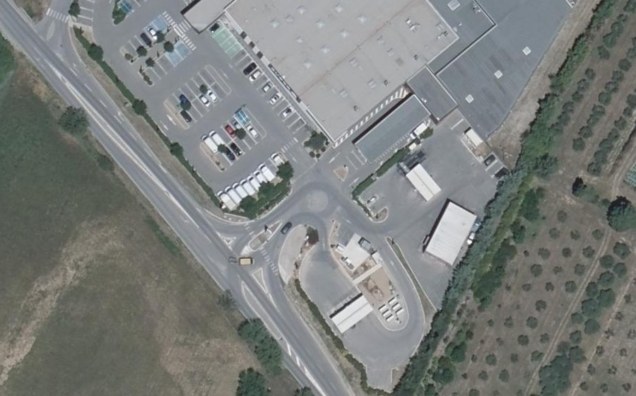 Vue aérienne du Rond-point anonyme n°168002324