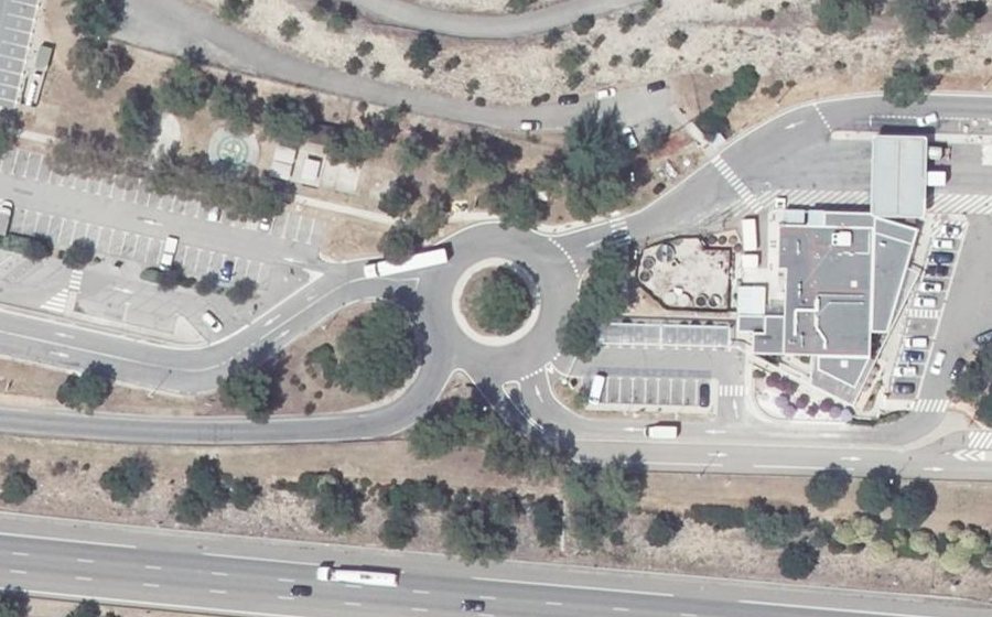 Vue aérienne du Rond-point anonyme n°168002327