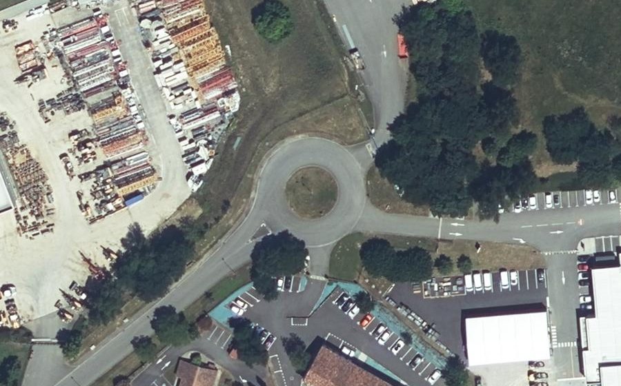 Vue aérienne du Rond-point anonyme n°168021282