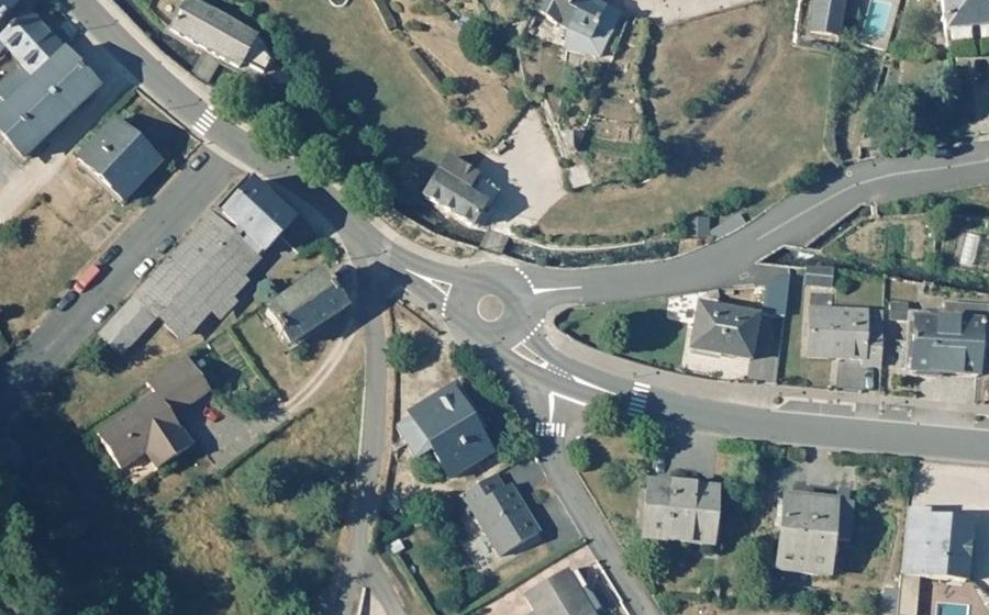 Vue aérienne du Rond-point anonyme n°168053868