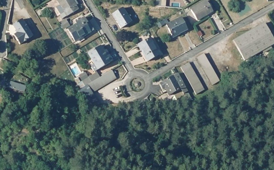 Vue aérienne du Rond-point anonyme n°168053886
