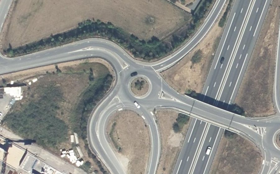 Vue aérienne du Rond-point anonyme n°168055940