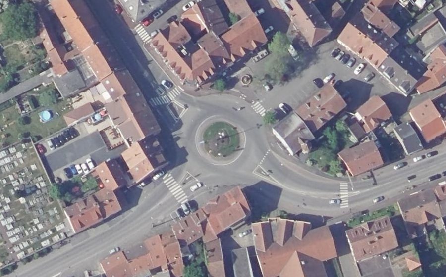 Vue aérienne du Rond-point anonyme n°16806597