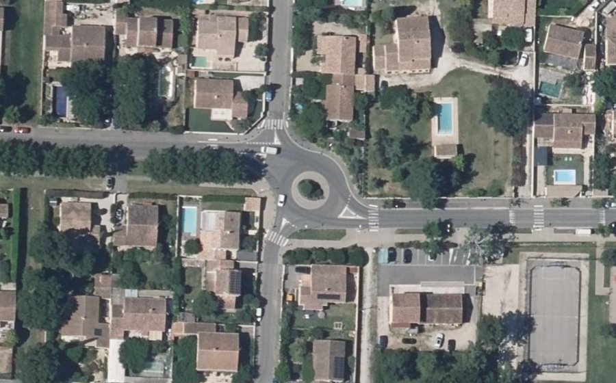 Vue aérienne du Rond-point anonyme n°168089425