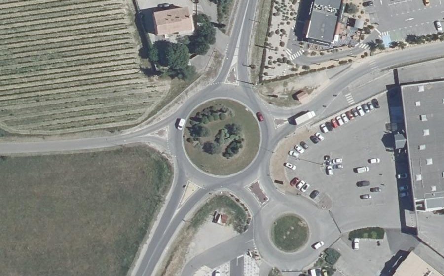Vue aérienne du Rond-point anonyme n°168105461