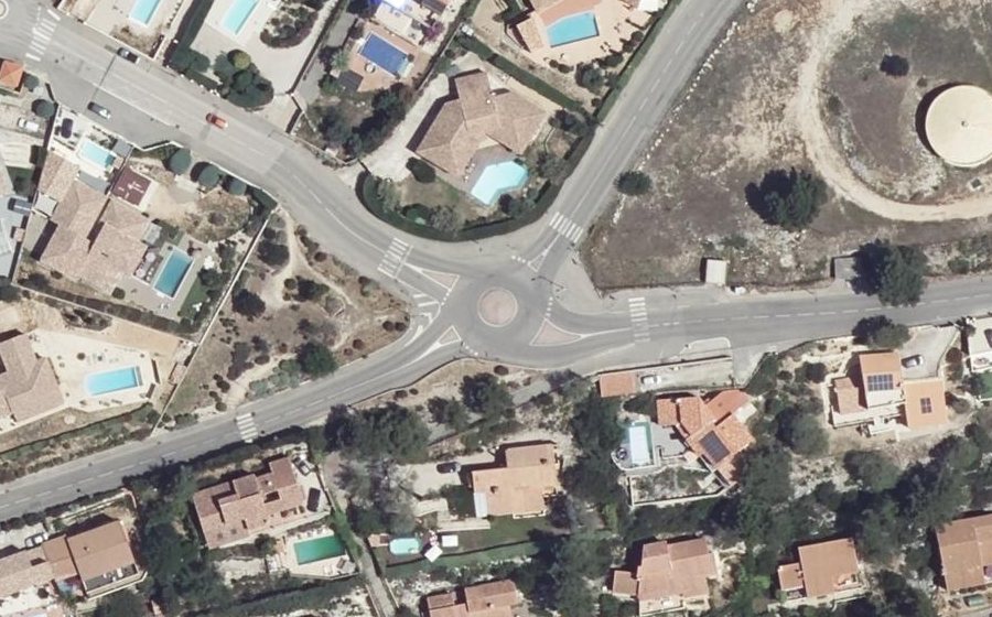 Vue aérienne du Rond-point anonyme n°168191533