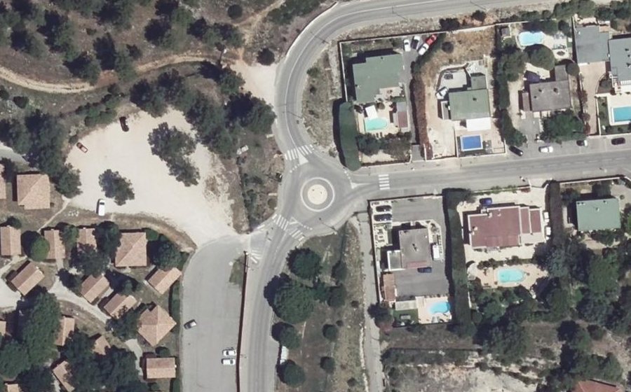Vue aérienne du Rond-point anonyme n°168191534