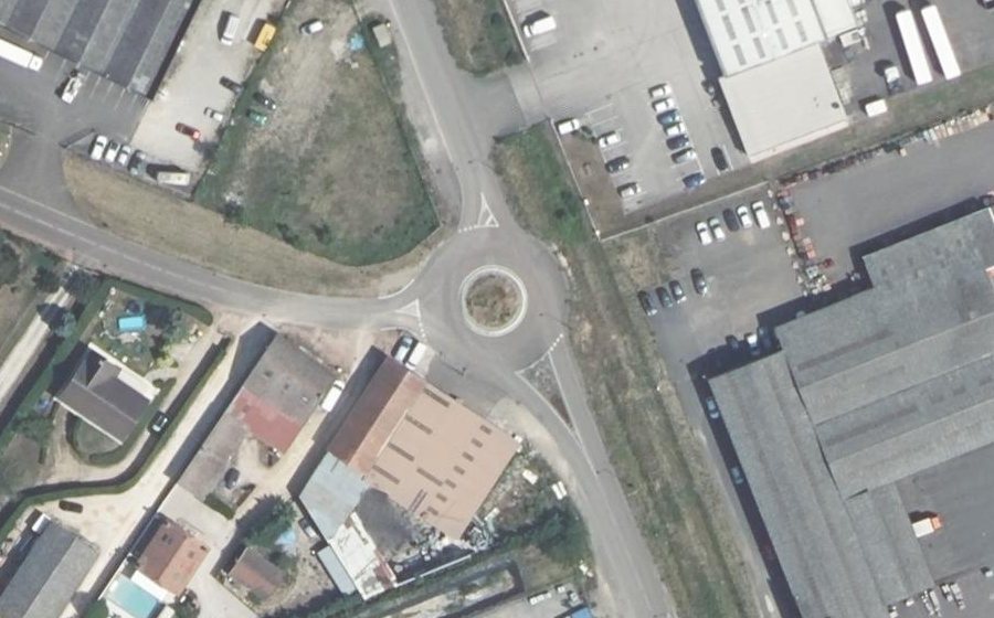 Vue aérienne du Rond-point anonyme n°168215163